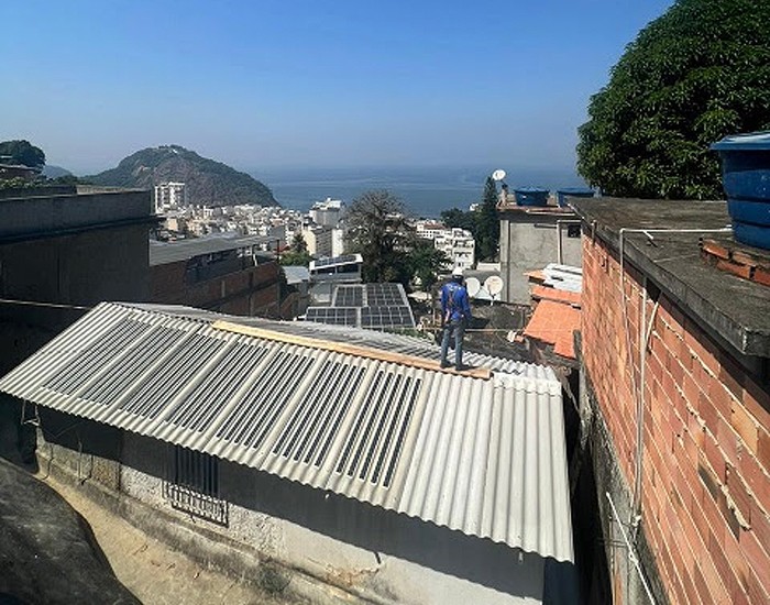 Comunidade da Babilônia recebe cobertura de telhas fotovoltaicas da Eternit