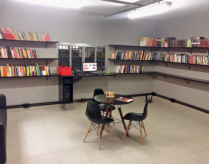 Induscabos inaugura espaço de leitura para os funcionários na sede da empresa
