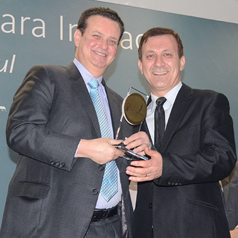 Zagonel recebe prêmio pelo desenvolvimento da torneira Prima Touch   