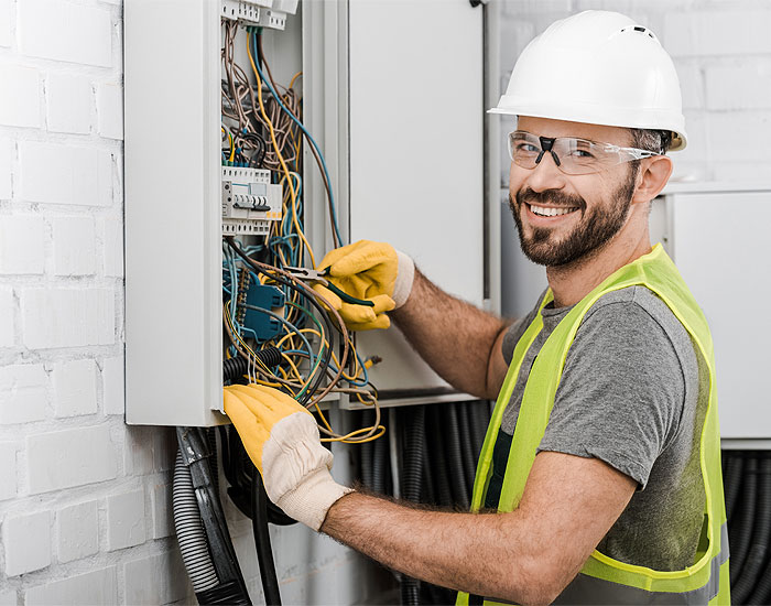 Sil realiza ação especial em comemoração ao Dia do Eletricista