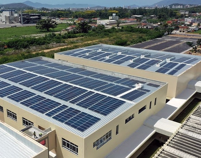 Usina fotovoltaica da Intelbras promove redução de até 25% na conta de energia