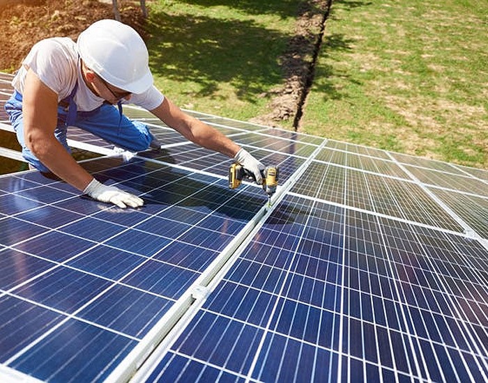 Brasil tem um milhão de usinas solares em telhados residenciais e comerciais