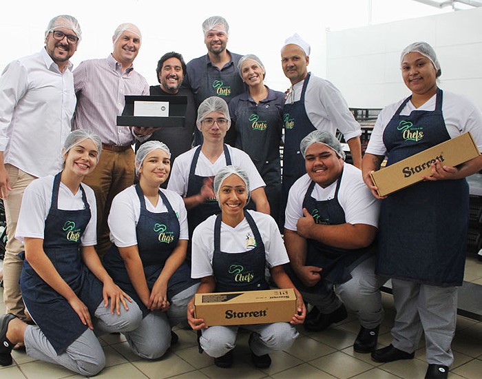 Projeto que capacita jovens na área da gastronomia recebe doação da Starrett