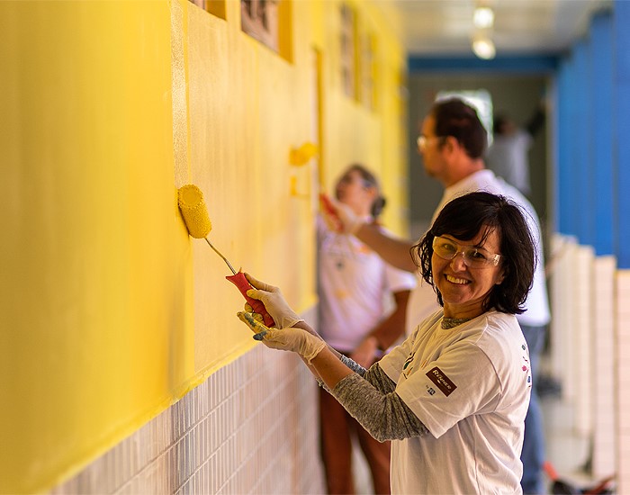 Programa da PPG revitaliza pintura de escola municipal em Pinhais (PR)