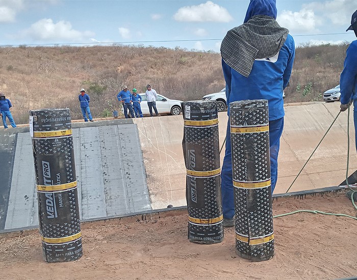 Canal de irrigação do Cinturão das Águas do Ceará utiliza produto da Vedacit    