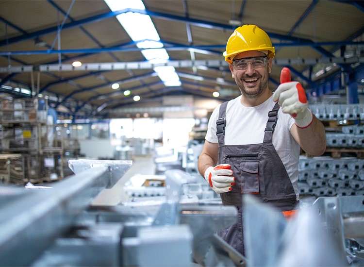 Produção e emprego na indústria crescem 