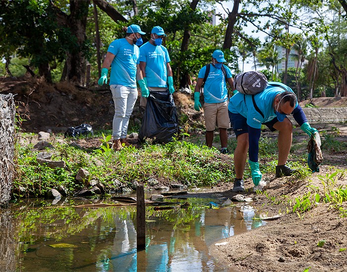 Voluntários da Cimento Apodi realizam limpeza de praias e comunidades cearenses