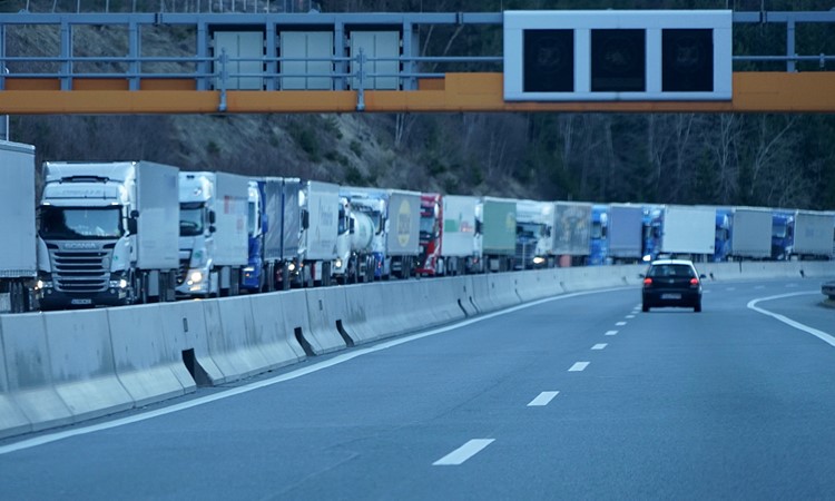 Manifestações de caminhoneiros começam a causar problemas para o varejo de matcon