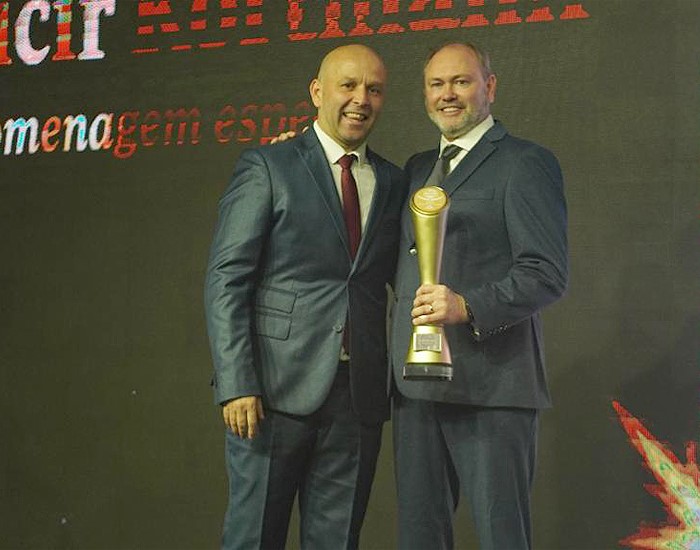 Vice-presidente da Krona recebe prêmio como incentivador do esporte 