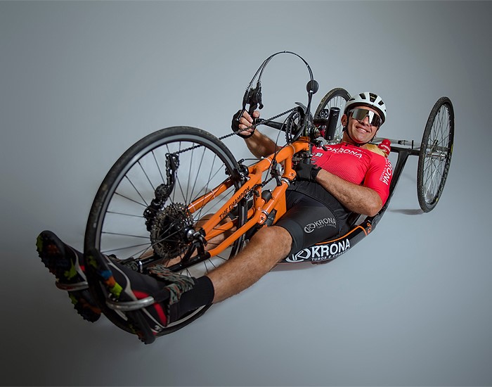 Diego Julião, atleta de handbike, é o primeiro PcD patrocinado pela Krona