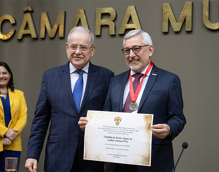 Arcione Piva é homenageado com o título de cidadão de Porto Alegre (RS)