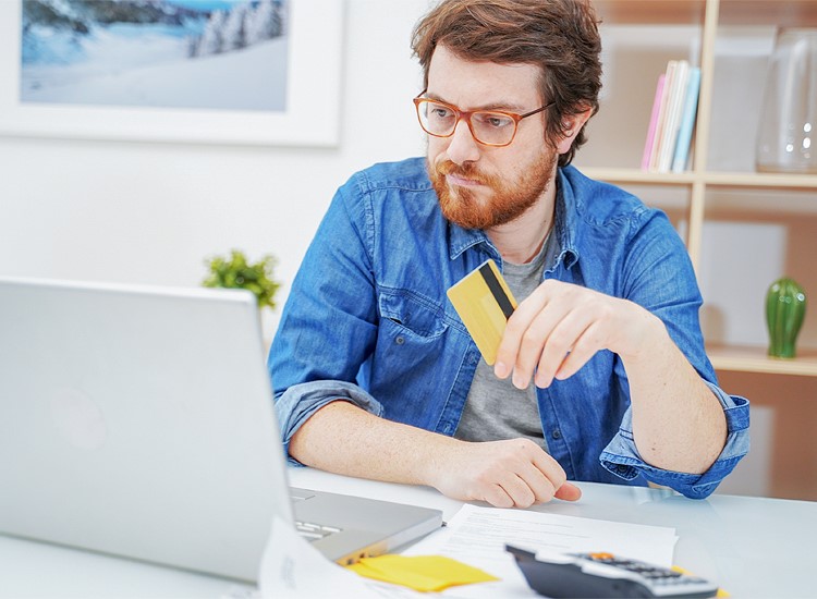 Confiança dos consumidores recua