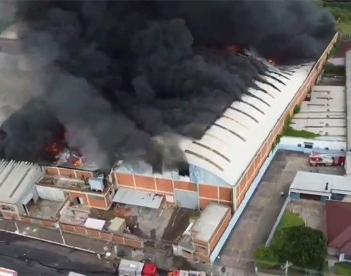 Centro de Distribuição da Herc, em Canoas (RS), é atingido por incêndio