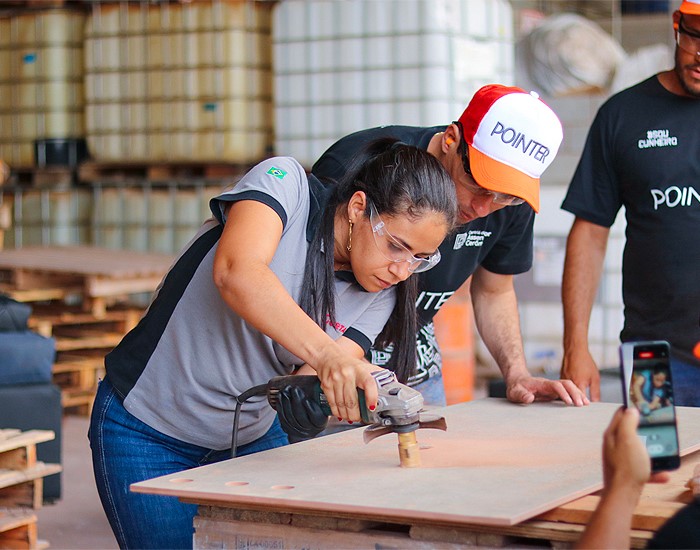 Pointer recebe assentadores cerâmicos para curso de capacitação