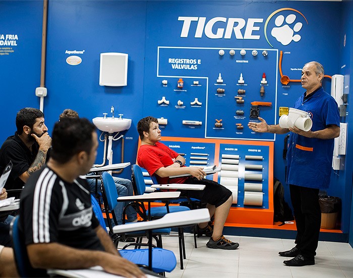 Tigre abre vagas para curso de instalador hidráulico em sete cidades do País