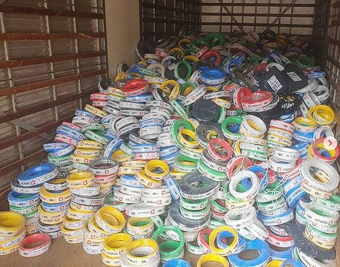 Deic apreende fios e cabos em ação de combate ao mercado ilegal de produtos