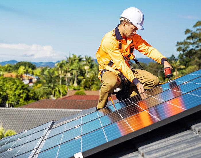 Energia solar atinge 50 gigawatts e 1,5 milhão de empregos verdes no Brasil