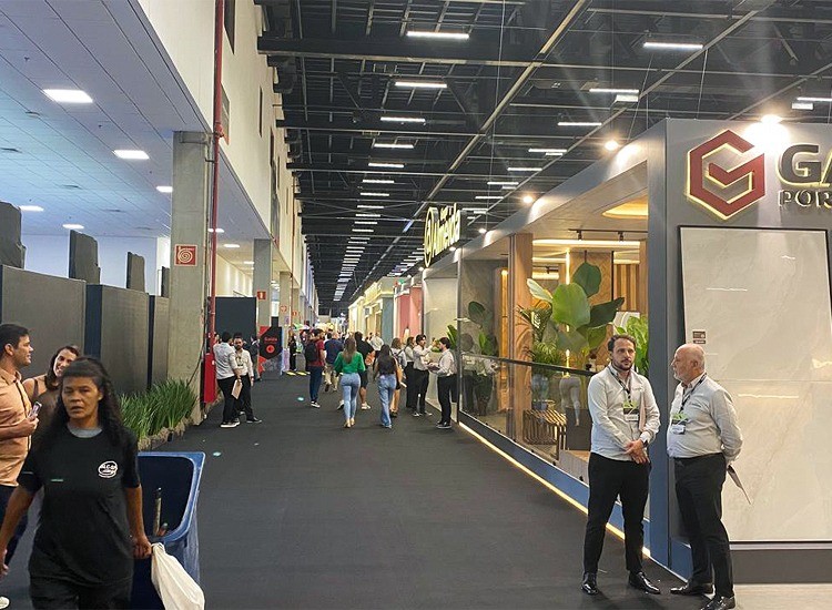 Expo Revestir está aberta