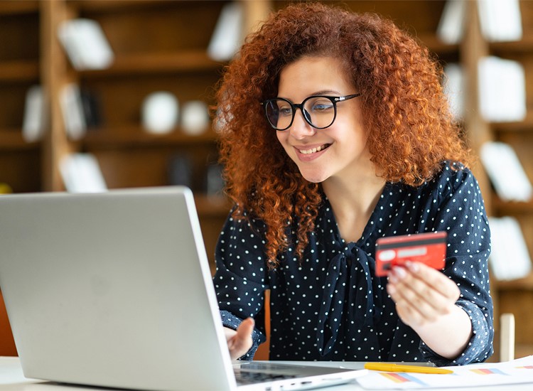 Confiança do consumidor melhora