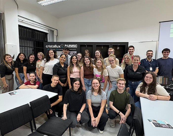 Cristallux promove projeto educacional em parceria com universidades 