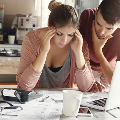 Inadimplência das famílias no crédito livre passa de 8% e deve subir até dezembro