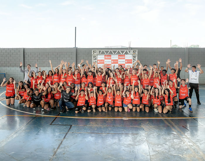 Aspacer entregou 100 uniformes para crianças do Projeto Esporte e Cidadania