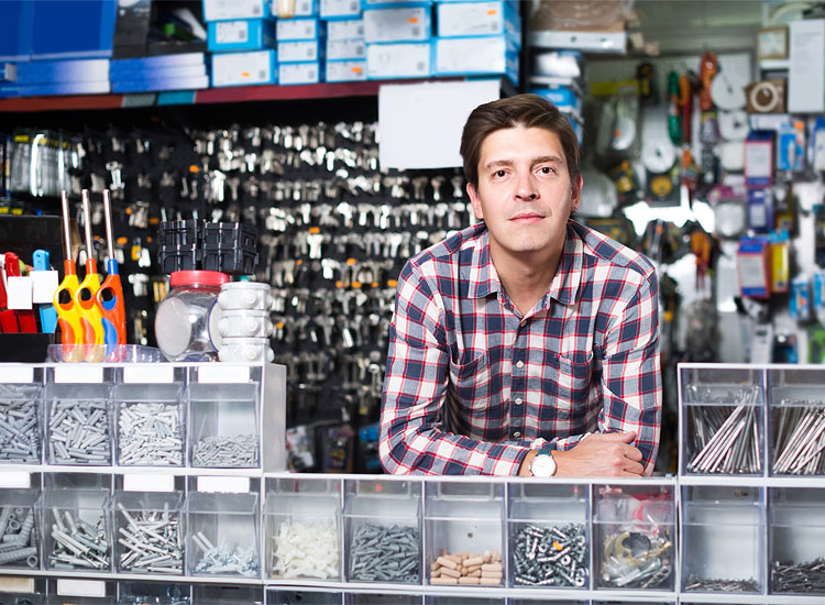 Retração no movimento do varejo físico 