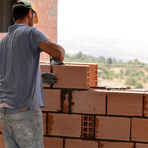 Sob influência dos custos com mão de obra, INCC-M registra aceleração em março