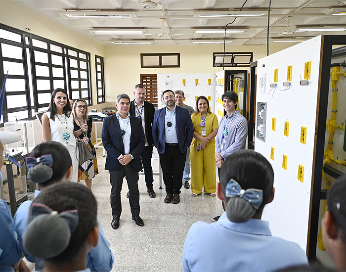 Schneider Electric e Senai ensinam transição energética a meninas do DF 