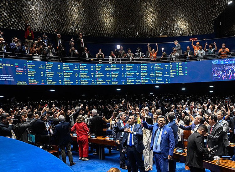 Senado aprova fim da escala 6x1